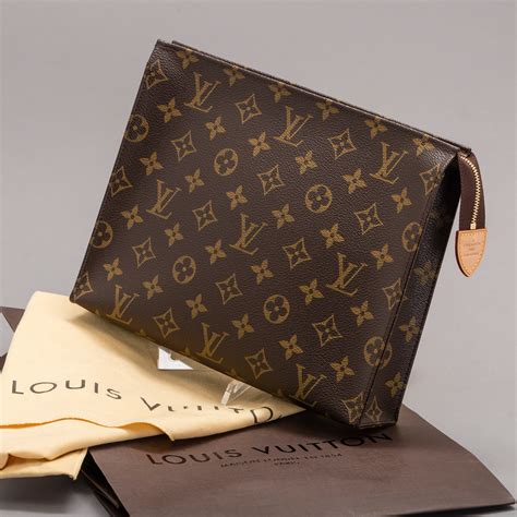 louis vuitton travel pouch 26